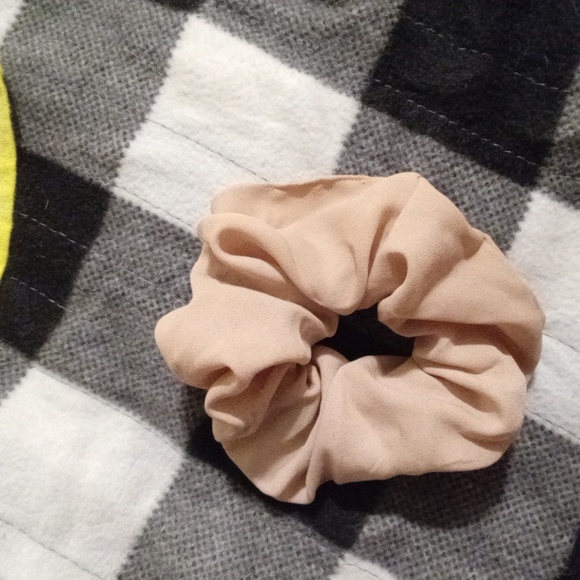 Scrunchie - Picture 4 of 4